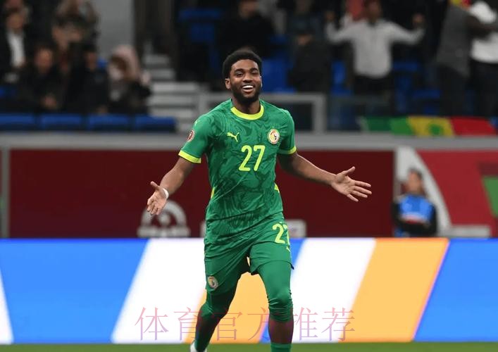 非洲杯决赛中断姆巴耶给朋友发照片,事后道歉:没想那么多 非洲杯决赛中断姆巴耶给朋友发照片,事后道歉:没想那么多